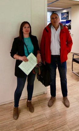 Secretaria general del PSOE de Castril, Silvia Alcázar, y portavoz socialista en el Ayuntamiento de Castril, Rafael Romero.