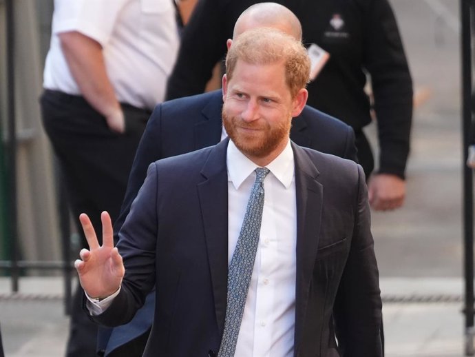 08 de abril de 2025, Reino Unido, Londres: O príncipe Harry, duque de Sussex, chega ao Royal Courts of Justice para o início de sua apelação contra uma decisão da Suprema Corte em sua ação legal contra o Home Office sobre o nível de segurança que ele rece