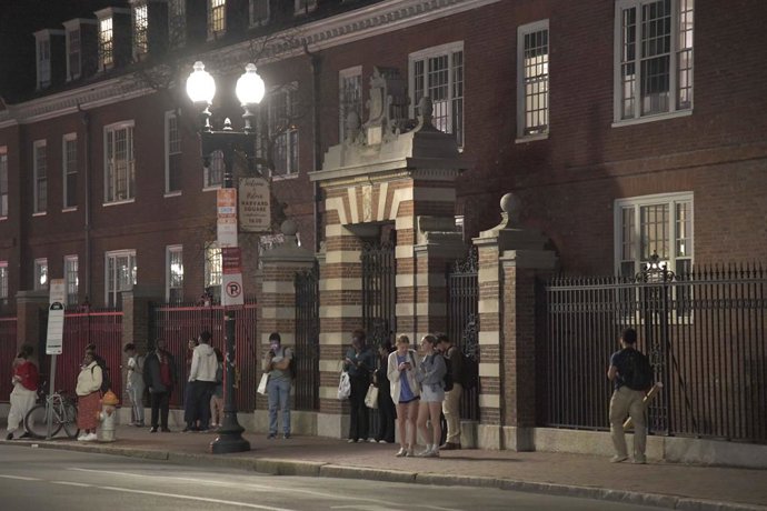 29 de abril de 2025, Cambridge, Ma, EUA: Universidade de Harvard em uma noite quente de primavera.