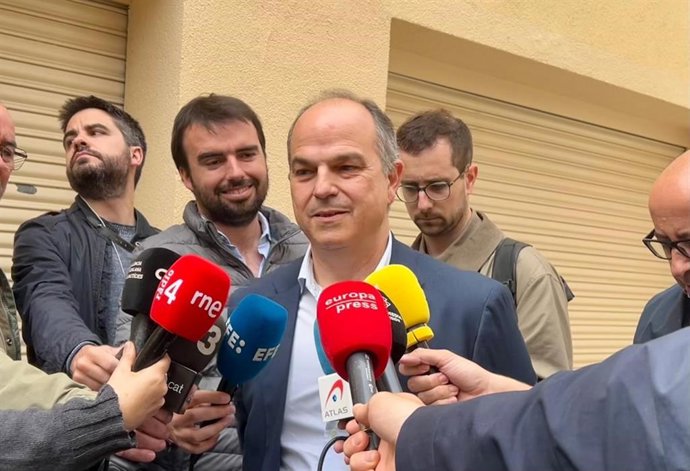 El secretario general de Junts, Jordi Turull, en una atención a los medios este viernes