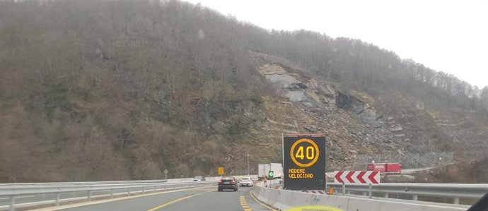 Archivo - Autopista Huerna. Peaje. Argayo. AP-66. Tráfico.