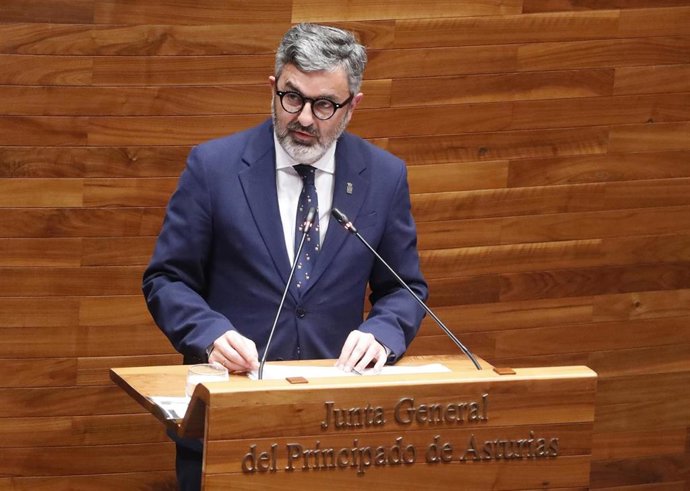 Archivo - El consejero de Movilidad, Medio Ambiente y Gestión de Emergencias, Alejandro Calvo