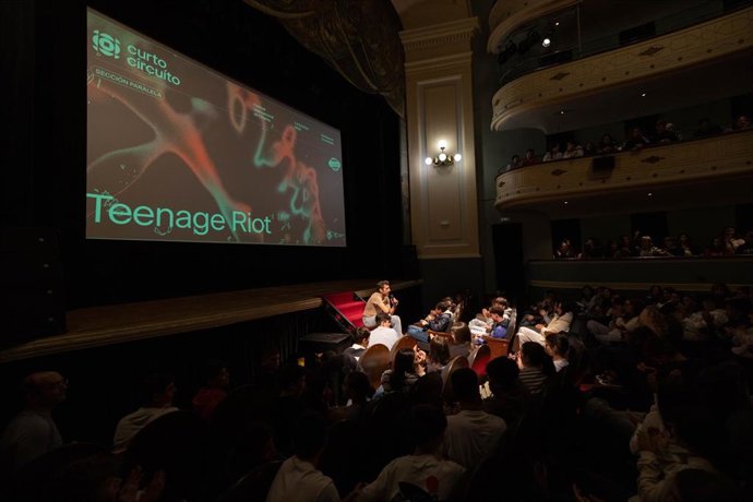 El director de Curtocircuíto, Pela del Álamo, en rueda de prensa, a 2 de mayo de 2025.