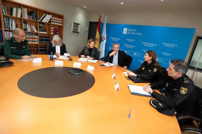 O conselleiro de Sanidade, Antonio Gómez Caamaño, e a secretaria xeral técnica, Natalia Lobato, reúnense coas forzas e corpos de seguridade do Estado.