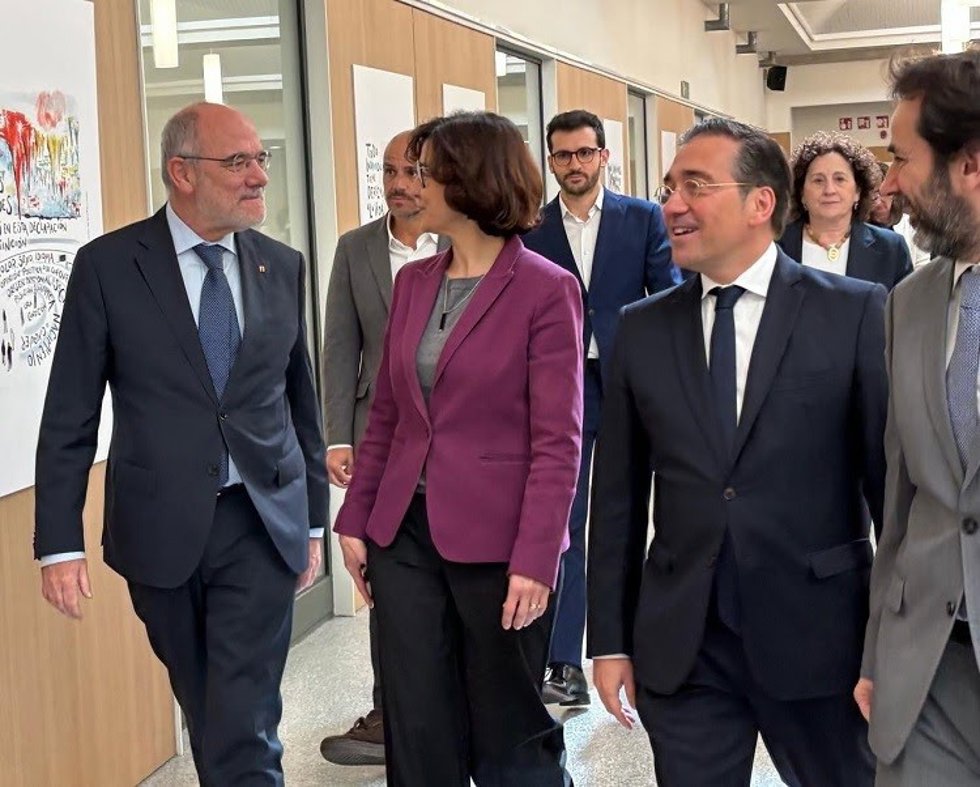 El conseller Jaume Duch junto con el ministro José Manuel Albares y la secretaria de Estado de Cooperación Eva Granados