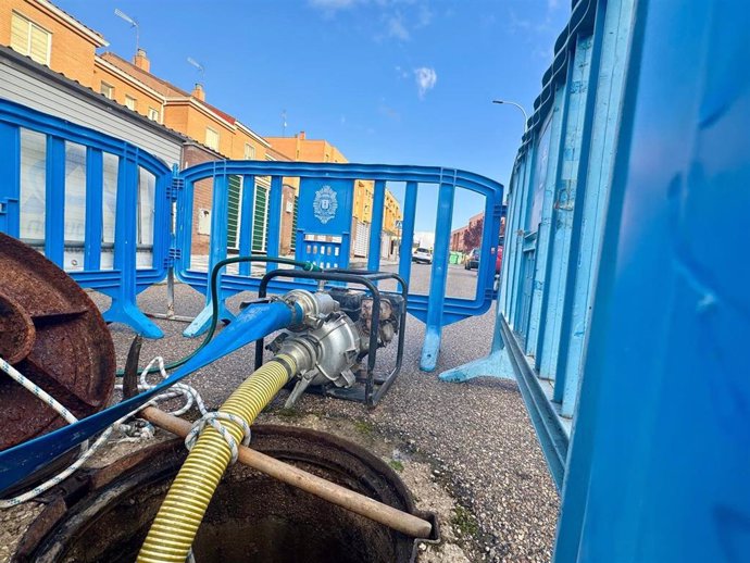 Bomba de gasoil instalada ante la avería.