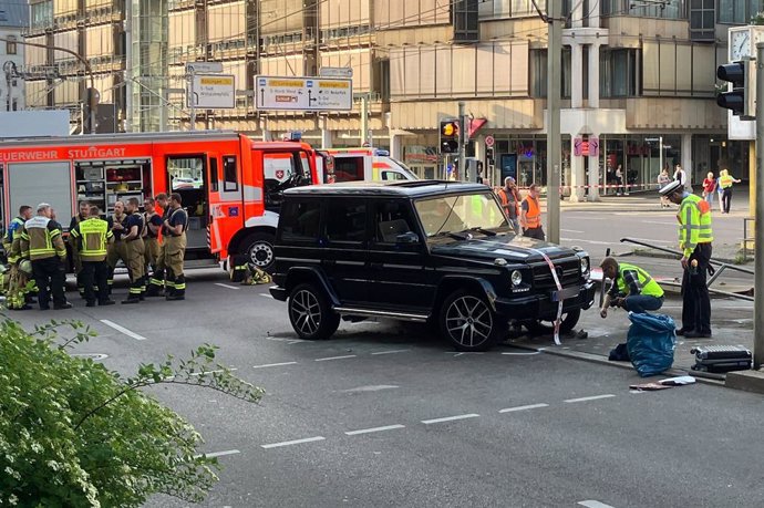 02 May 2025, Baden-Württemberg, Stuttgart: Police officers and emergency workers present at the scene where a car drove into people. According to police, a car has driven into a group of people in Stuttgart city center. Three people have been injured so f