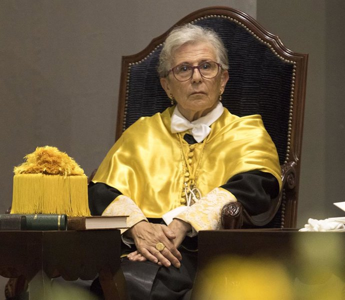 Archivo - María Castellano en su acto de investidura como doctora honoris causa en la UJA
