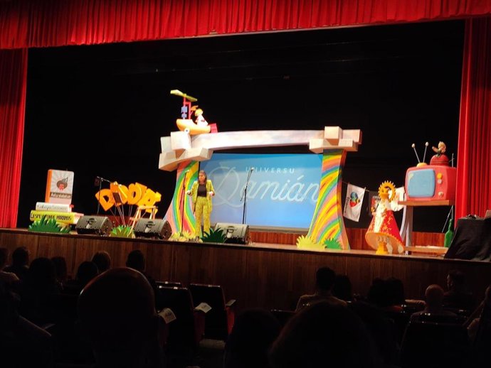 Homenaje 'Universu Damián' celebrado en Avilés en honor al periodista fallecido Damián Barreiro.