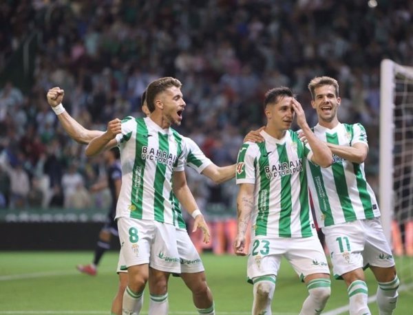 Fútbol/Segunda.- El Córdoba se apunta a la traca de la promoción con un 4-2 al Cádiz