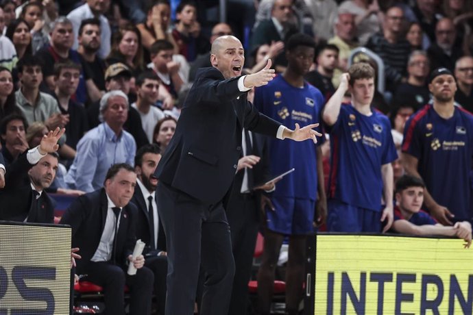 Joan Penarroya, head coach of FC Barcelona gestures during the Liga Endesa ACB, match played between FC Barcelona and Unicaja at Palau Blaugrana on April 27, 2025 in Barcelona, Spain.