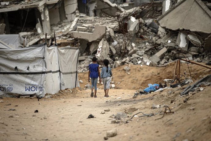 April 30, 2025, Jabalia, Gaza Strip, Palestinian Territory: Palestinians, living in Jabalia refugee camp, try to maintain their daily life in makeshift tents amid the rubble of buildings destroyed by Israeli attacks, in Gaza City, Gaza on April 30, 2025. 