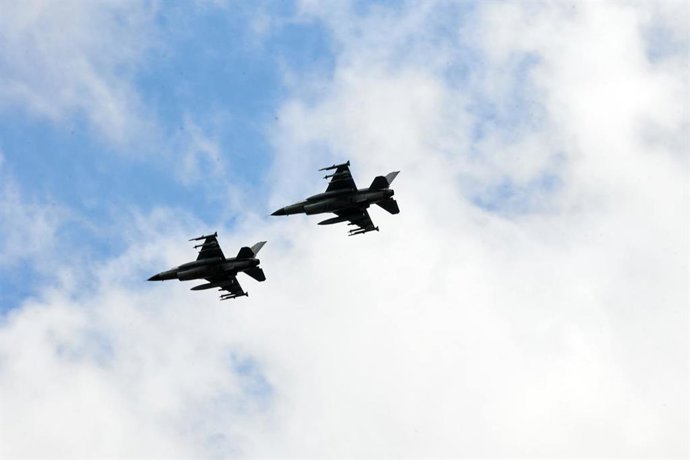 Archivo - Arquivo - 4 de agosto de 2024: O presidente da Ucrânia, Volodymyr Zelensky, apresentou os recém-adquiridos caças F-16 do país no domingo (4 de agosto de 2024), afirmando que a aeronave avançada reforçará significativamente as defesas aéreas da U