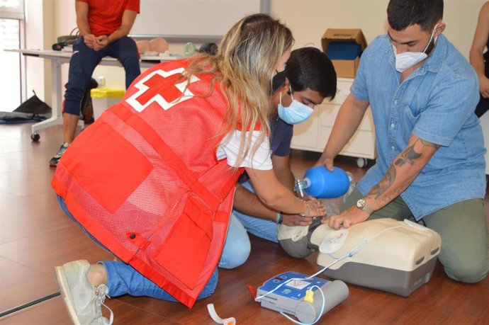 Curso formativo de Cruz Roja sobre primeros auxilios.