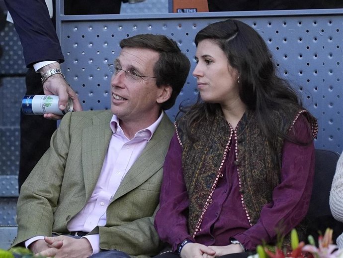 Jose Luis Martinez Almeida y Teresa Urquijo en las semifinales del Mutua Madrid Open.