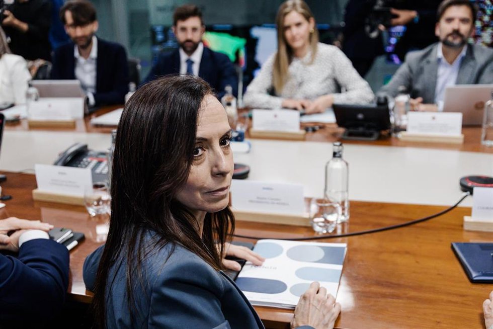 La vicepresidenta tercera y ministra para la Transición Ecológica, Sara Aagesen y la presidenta de Red Eléctrica de España, Beatriz Corredor, asisten a la reunión de la crisis eléctrica, en la sede de REE, a 3 de mayo de 2025, en Madrid (España).