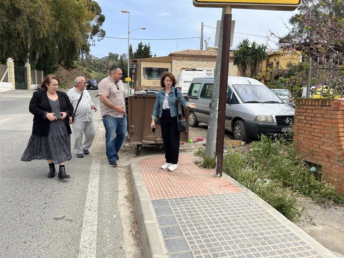 El grupo municipal socialista en el Ayuntamiento de Málaga ha visitado el Camino del Colmenar, a su paso por la barriada de Monte Dorado en el distrito de Ciudad Jardín.