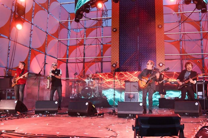 Archivo - El grupo Nacha Pop actúa durante el macrofestival de música de los 90, Love The 90's Festival, en el Palacio Municipal de IFEMA Madrid