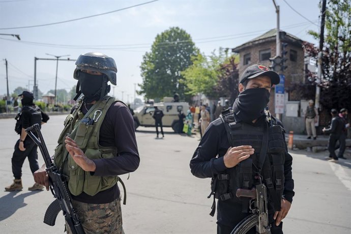 Membros das forças de segurança indianas em Srinagar, na Caxemira indiana, após o ataque a turistas em Pahalgam, em 22 de abril de 2025, que deixou pelo menos 26 pessoas mortas (arquivo)