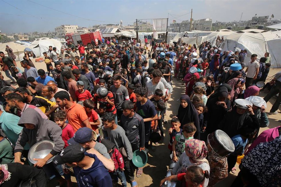 Reparto de ayuda humanitaria en Gaza 