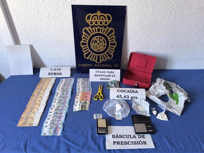 Material intervenido en la operación llevada a cabo en un piso de la calle Ramón y Cajal de Zaragoza