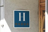 Vox pide apoyo en el Congreso para un sistema único de clasificación de hoteles que no dependa de cada autonomía