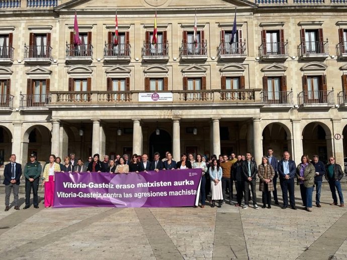 Archivo - Concentración del Ayuntamiento de Vitoria-Gasteiz contra las agresiones machistas