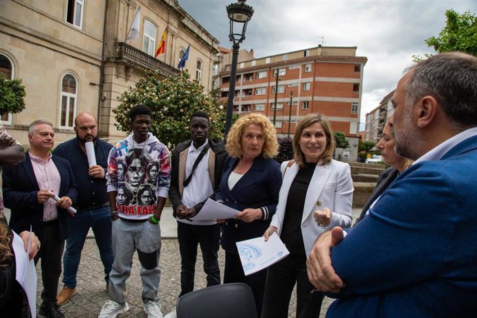 Deputados do PPdeG durante unha visita a Ponteareas.