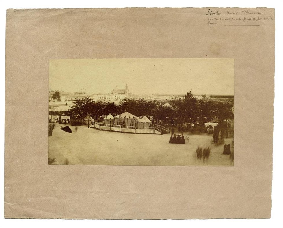 Caseta de los duques de Montpensier en la Feria. 1859, papel a la sal, 132 x 230 mm. Francisco Leygonier (atribuida). Colección Fernández Rivero.