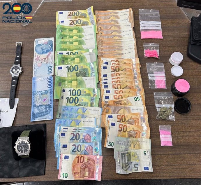 Detenidos en Palma tres ocupantes de un coche por llevar droga entre sus pertenencias y escondida en vehículo
