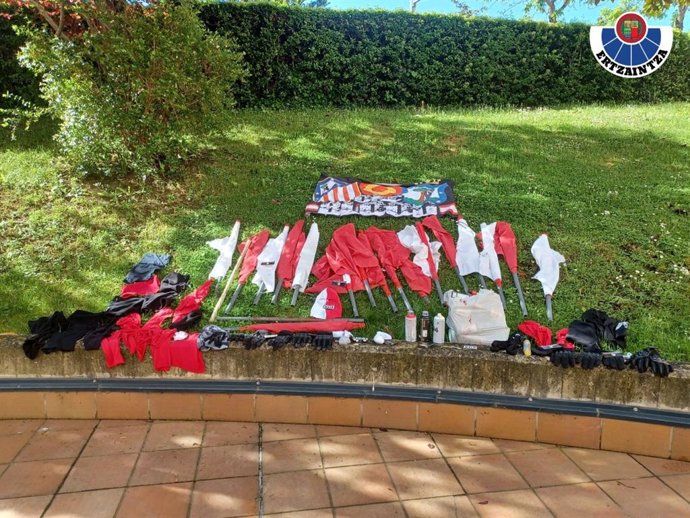 Material incautado a ultras del Atlético en Vitoria