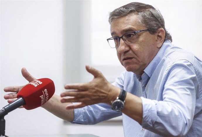 Archivo - El conseller de Educación, Cultura, Universidades y Empleo, José Antonio Rovira, durante una entrevista para Europa Press, a 30 de julio de 2024, en Valencia
