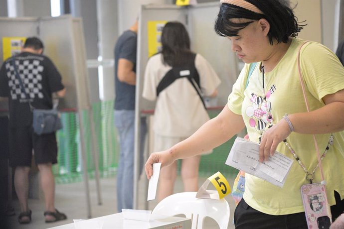 SINGAPORE, May 3, 2025  -- A woman casts her ballot for the general election at a polling station in Singapore's Woodleigh, May 3, 2025. Polling stations across Singapore opened at 8:00 a.m. local time (0000 GMT) on Saturday for the country's general elec