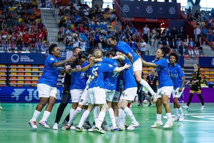 El Melilla CD Torreblanca celebra un triunfo durante la Copa de la Reina 2025.