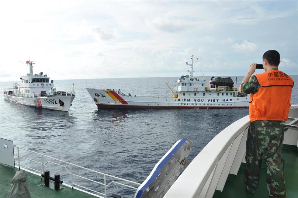 Archivo - Barcos de combate chinos enzarzados en una disputa con la Marina japonesa