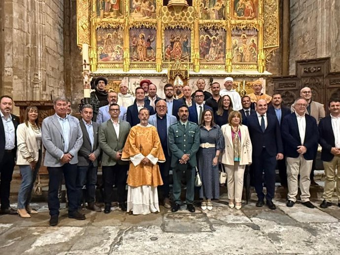 La consejera Tomasa Hernández, en primera fila cuarta por la derecha, ha asistido esta tarde al acto central del Juramento de los Compromisarios en Caspe.