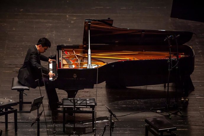 El chino Zhiquan Wang en la final del Premio Jaén de Piano