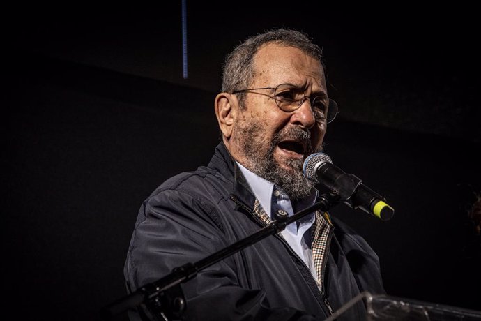 Archivo - April 2, 2024, Jerusalem, Israel: Former Israeli Prime Minister Ehud Barak speaks during a demonstration. Israeli police clashed with antigovernment protesters outside Prime Minister Benjamin Netanyahu's home in Jerusalem which was the third day