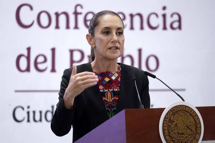 A presidente do México, Claudia Sheinbaum Pardo, fala durante uma conferência informativa sobre o Fundo Bancário de Proteção à Poupança (Fobaproa) no Palácio Nacional, em 1º de março de 2025, na Cidade do México, México.