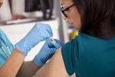 Foto: ¿Brazo izquierdo o derecho? La ciencia revela que sí importa dónde al vacunarte