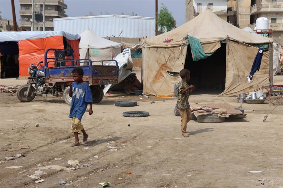 Archivo - Imagen de archivo de niños sudaneses desplazados en Puerto Sudán 