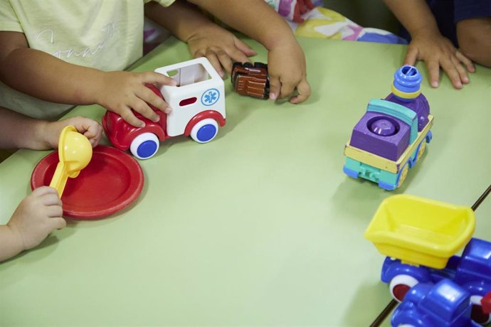 Archivo - Niños jugando