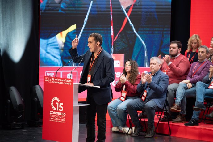El secretario general de CCOO de Castilla y León, Vicente Andrés, interviene durante la inauguración del 15º Congreso Socialista de Castilla y León, en el Teatro Ortega, a 22 de febrero de 2025, en Palencia, Castilla y León (España).