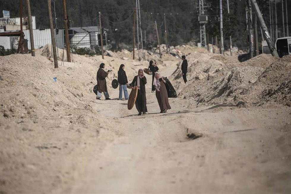 Archivo - Palestinos desplazados por la fuerza del campo de Nur Shams 