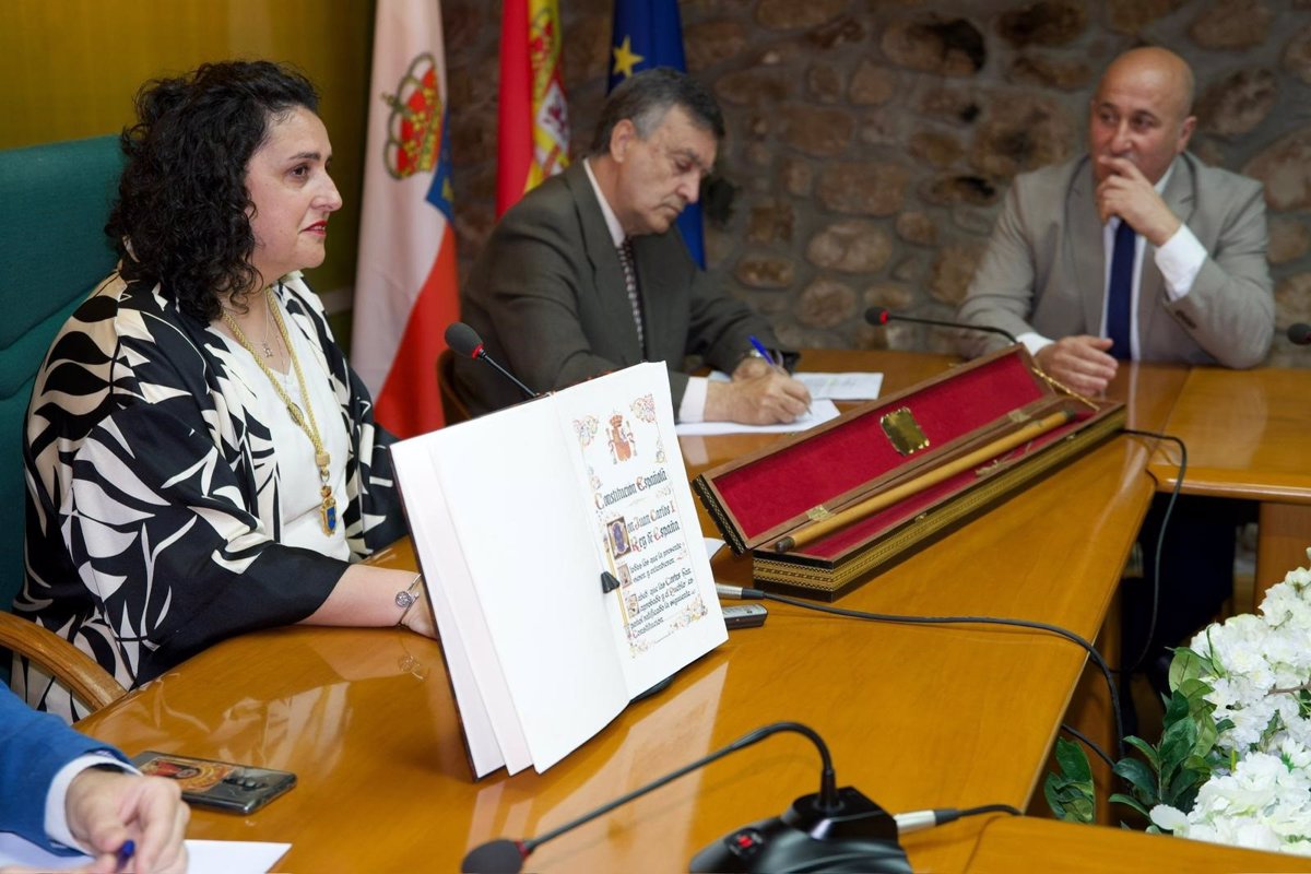 La socialista Lorena Cueto se convierte en la primera alcaldesa de Cartes