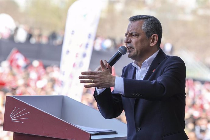 Archivo - March 29, 2025, Istanbul, Turkiye: Turkiye's main opposition Republican People's Party Chairman Ozgür Ozel gave a speech at the ''Freedom Rally for Our Presidential Candidate Ekrem Ä°mamoÄlu'' in Istanbul, Turkiye, on 29 March 2025.