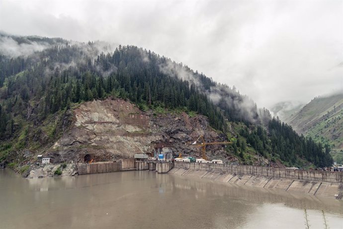 Archivo - July 27, 2021, Bandipora, Jammu & Kashmir, India: General view of a dam under construction seen in Gurez Valley..Gurez lies along the LOC (Line of Control) in northern part of Kashmir. Gurez Valley was key to the Silk Route from Europe to Kashga
