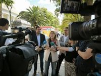 Carolina España felicita a Francisco de la Torre por sus 25 años como "mejor alcalde" de Málaga