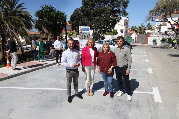 La alcaldesa, Ángeles Muñoz, en su visita a la barriada