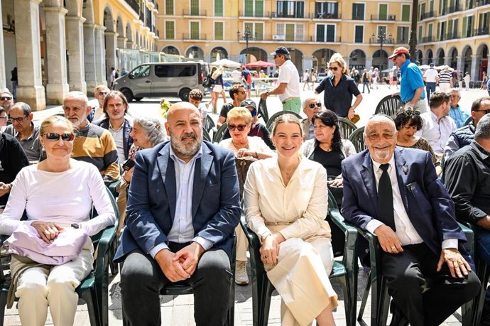 La presidenta del Govern, Marga Prohens, asiste al acto para conmemorar el 334 aniversario de 'sa Cremadissa', que ha estado presidido por el alcalde de Palma, Jaime Martínez.